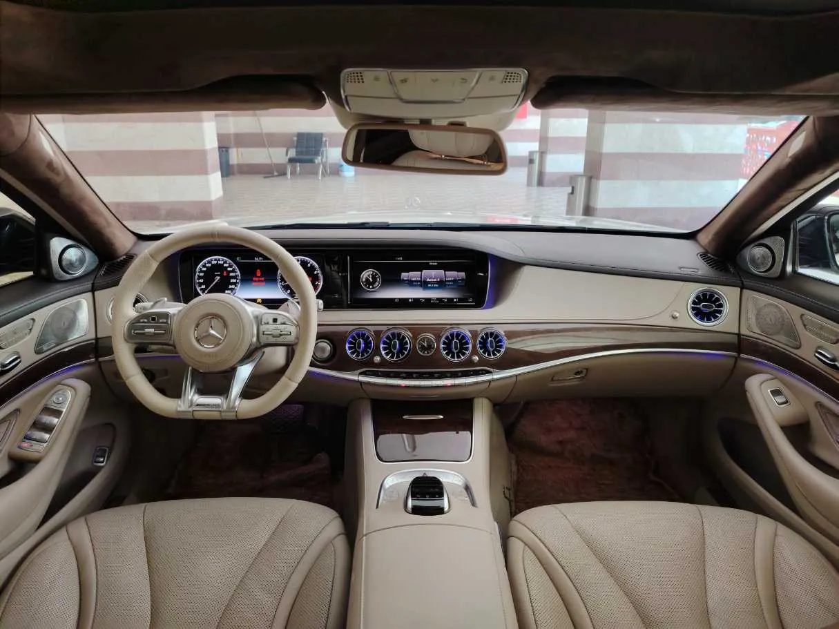 Car image 19