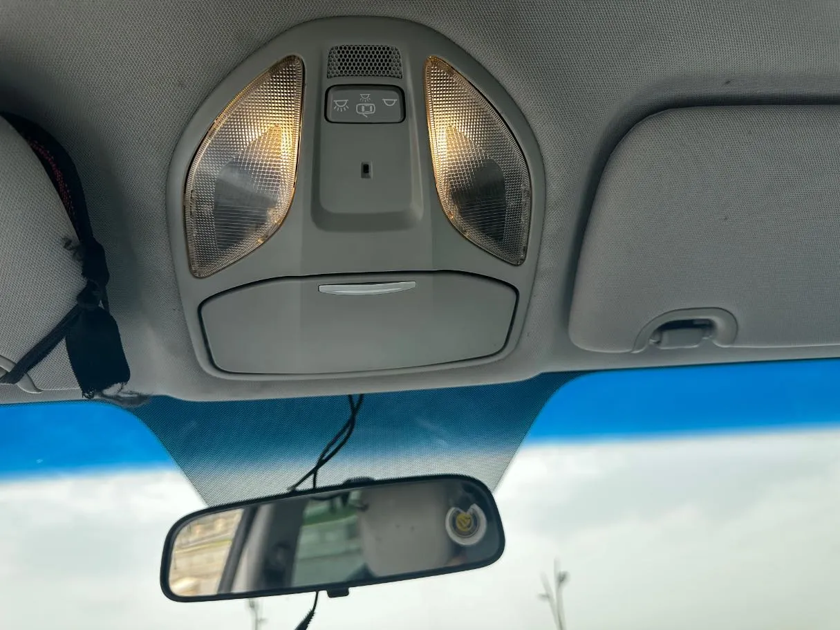 Car image 19