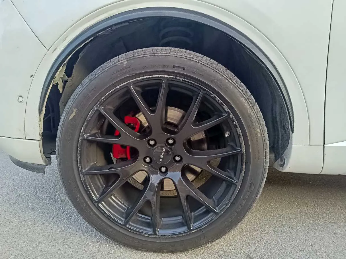 Car image 10