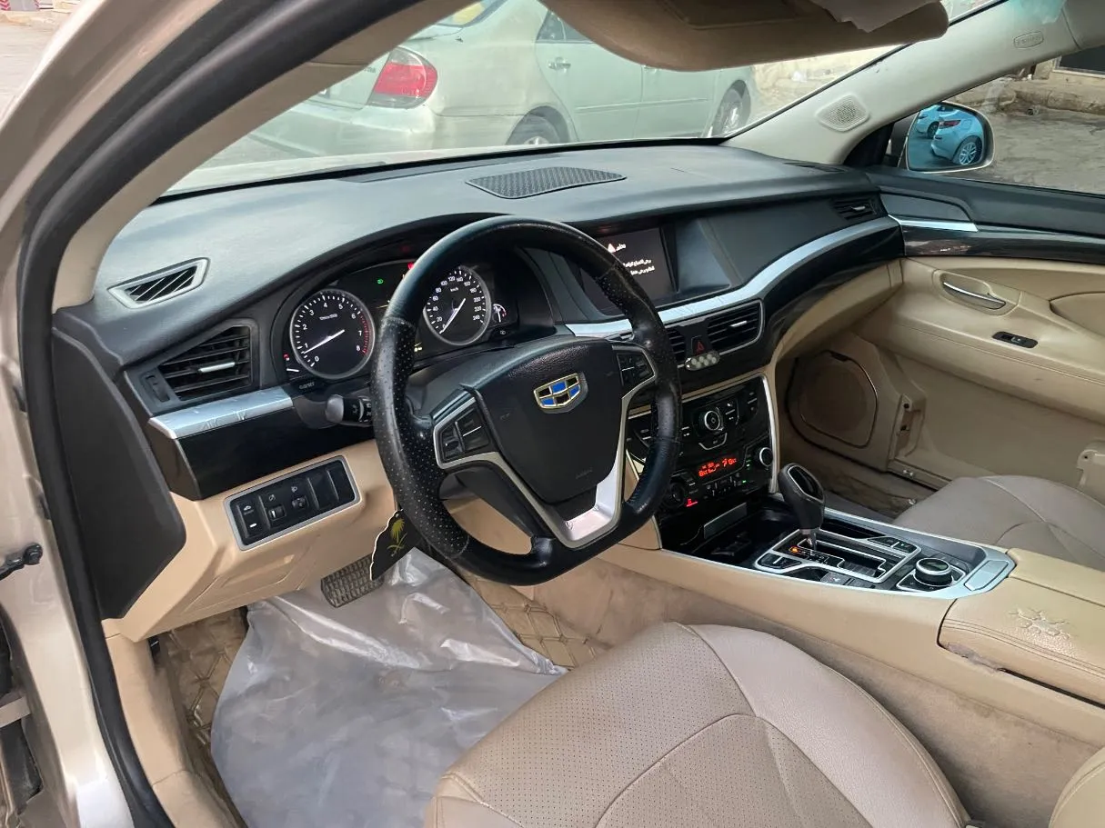 Car image 13