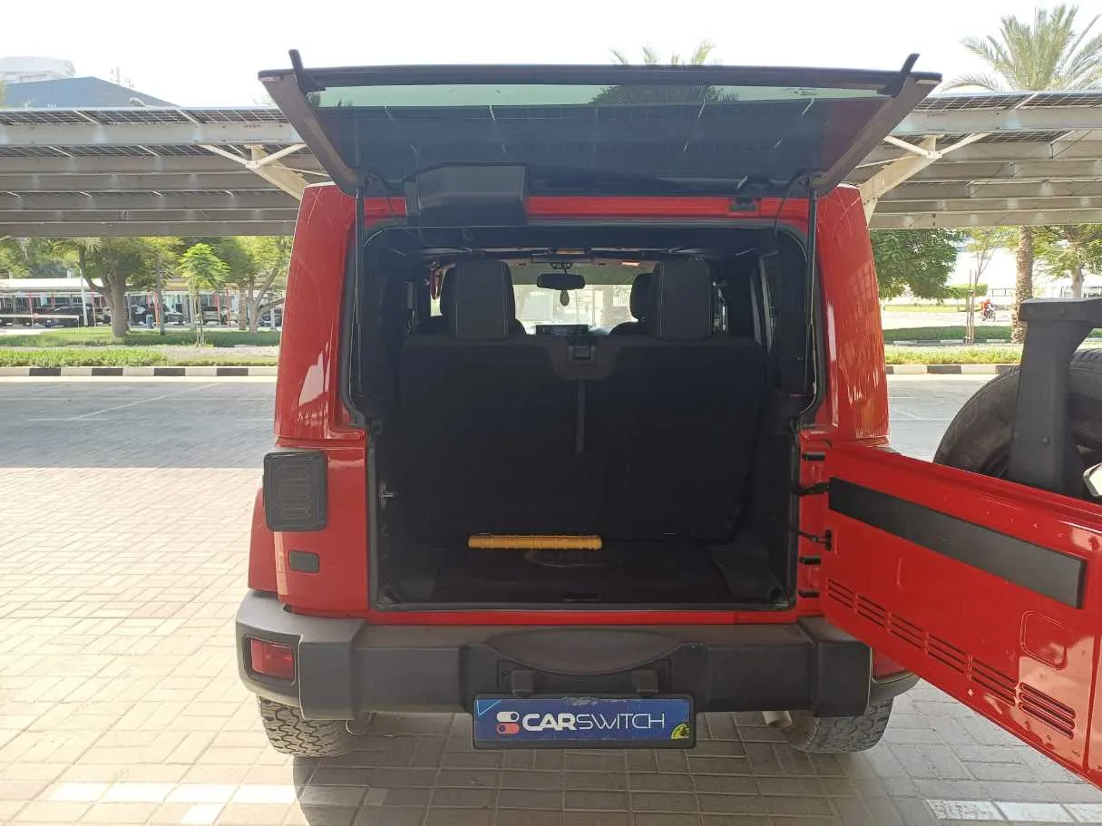 Car image 19
