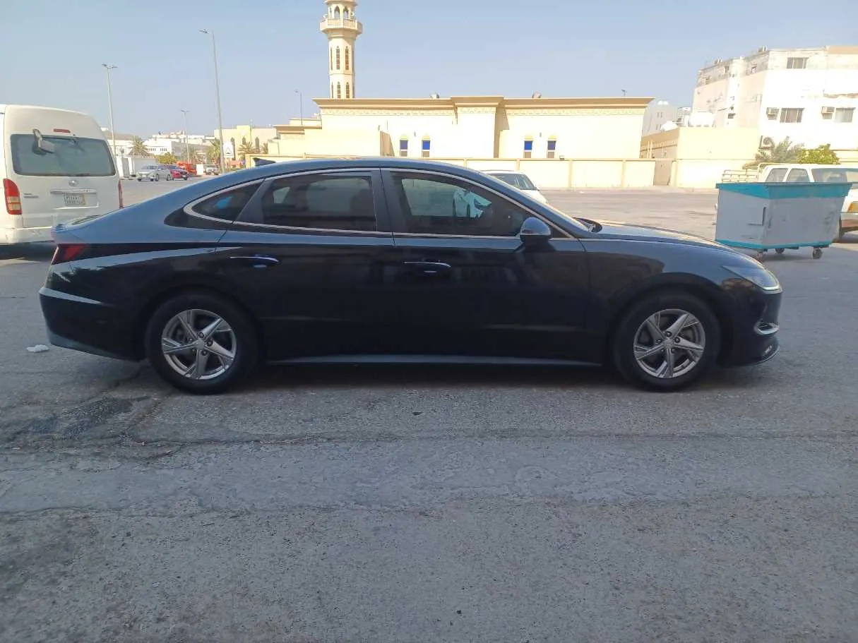 Car image 4