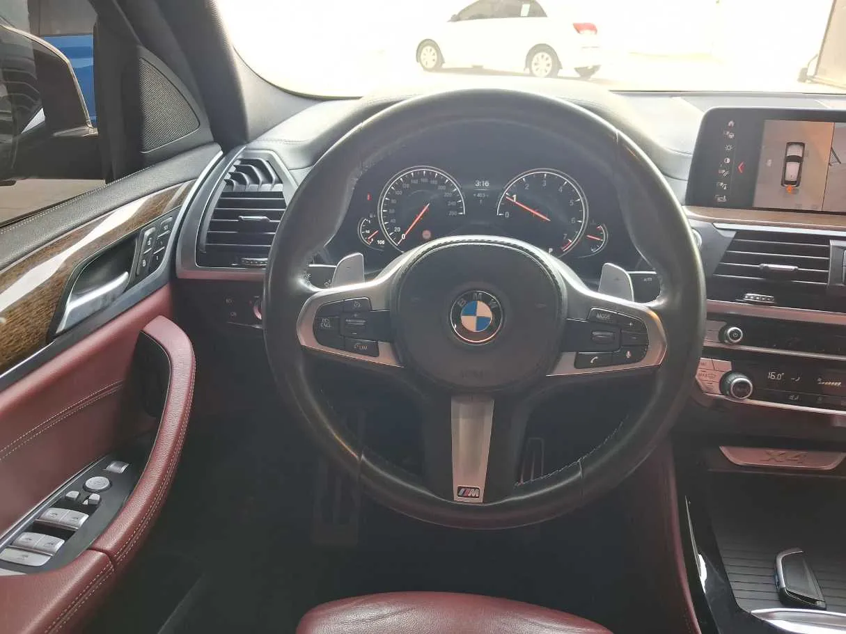 Car image 19