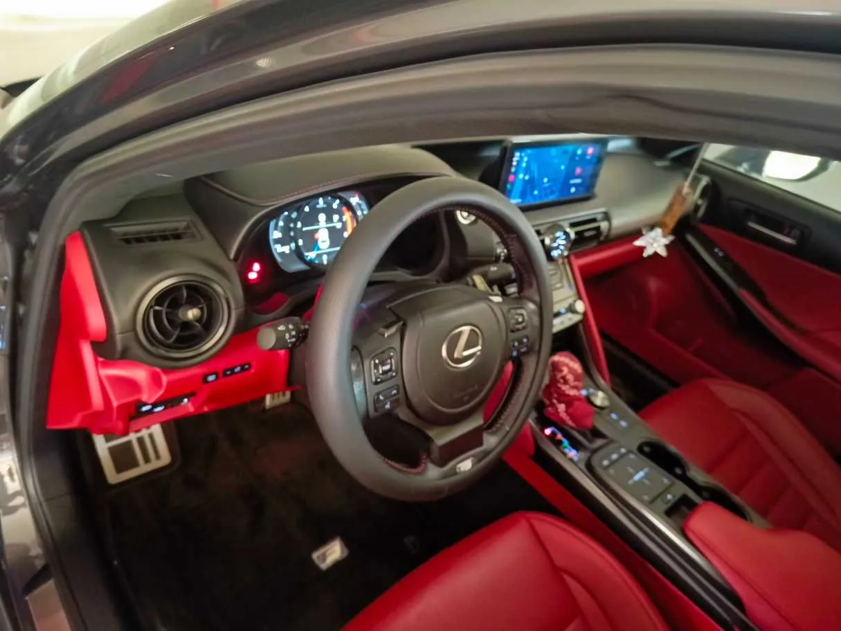 Car image 13