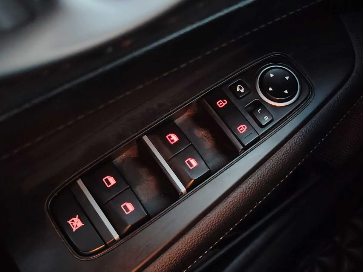 Car image 30
