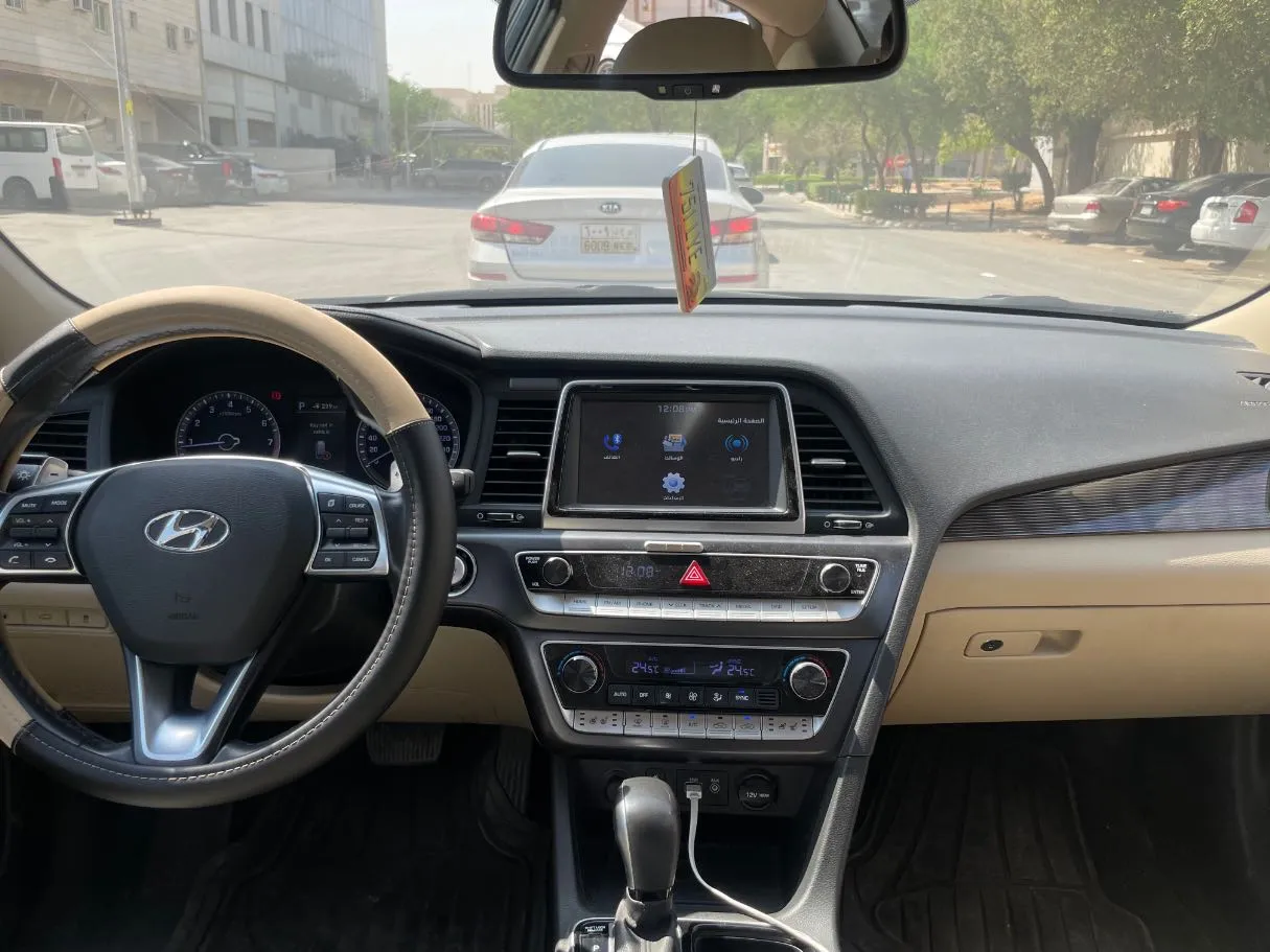 Car image 20