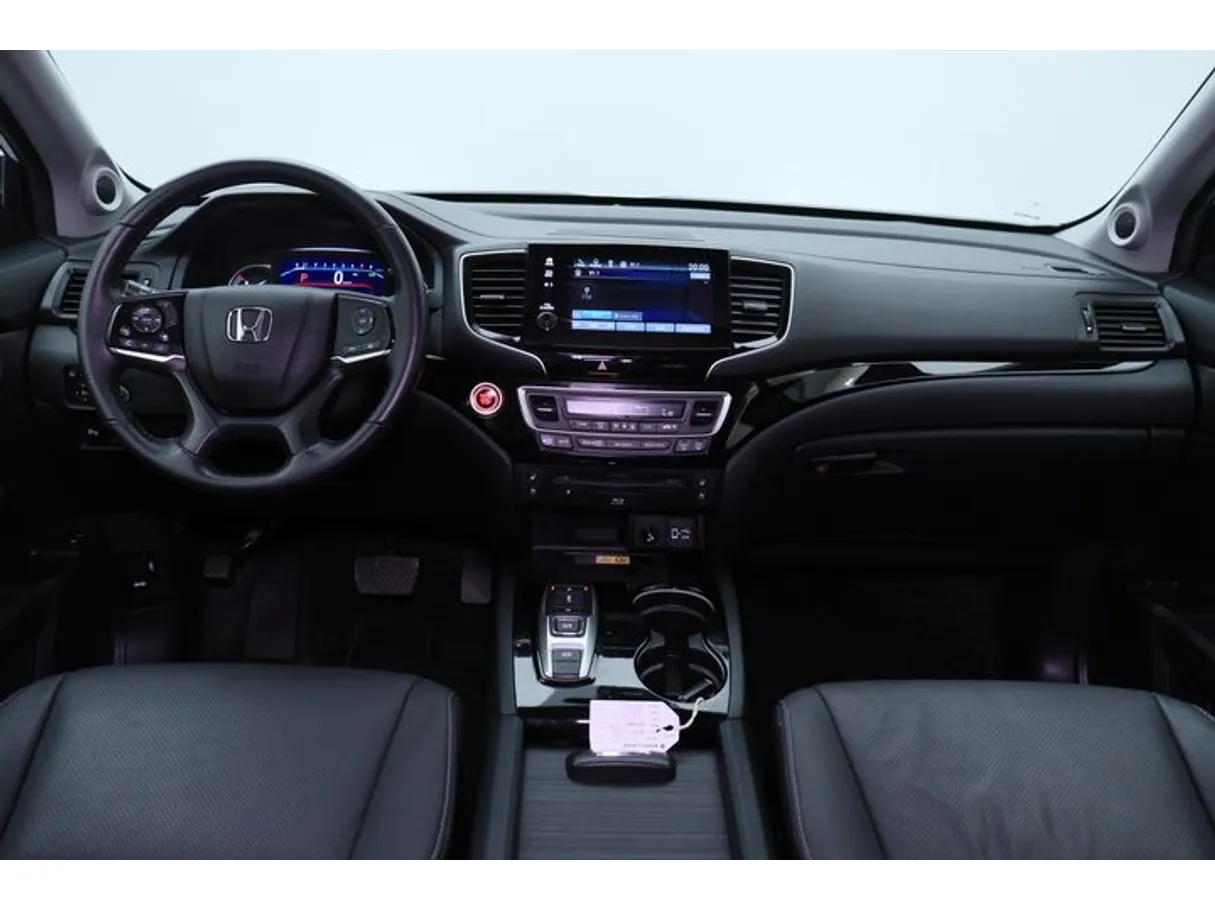 Car image 14