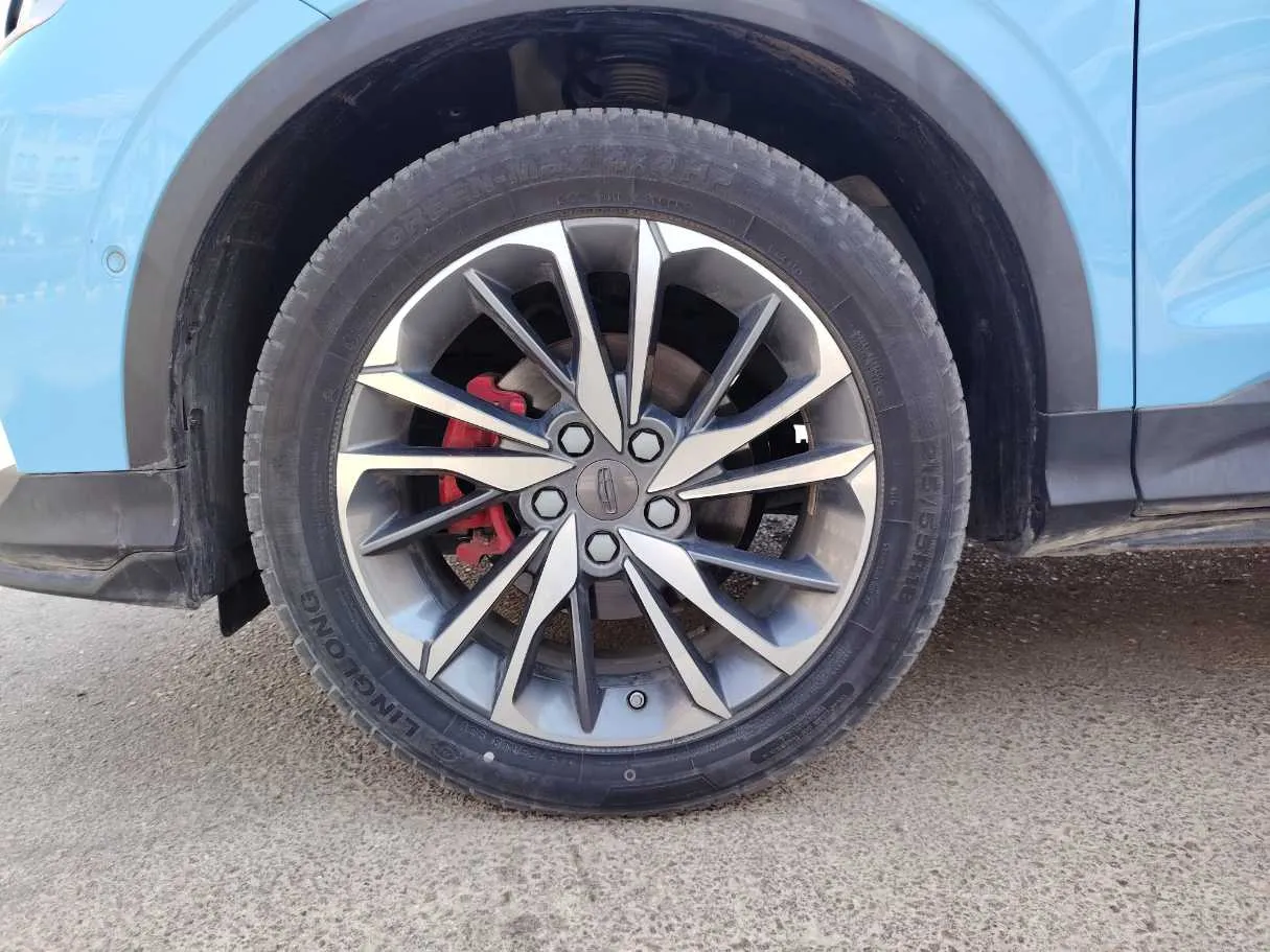 Car image 9