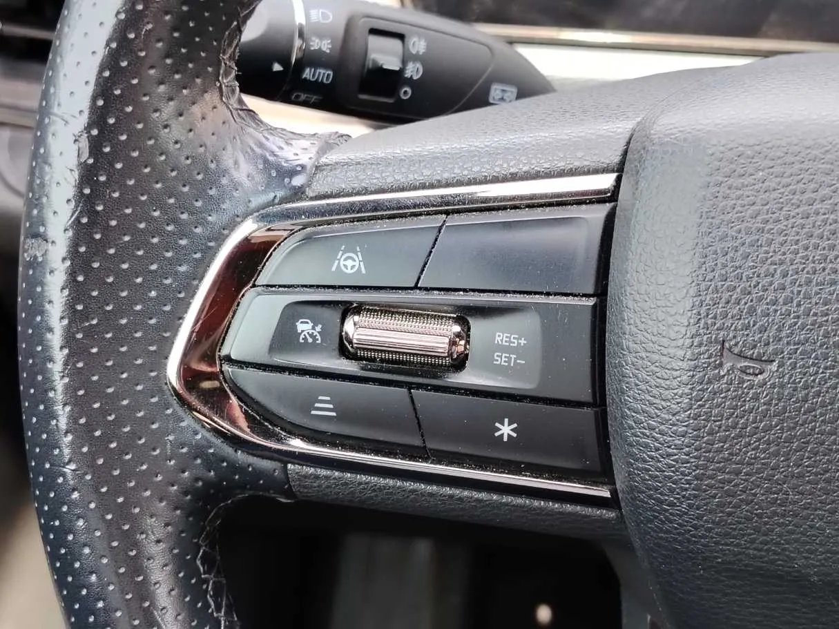 Car image 28