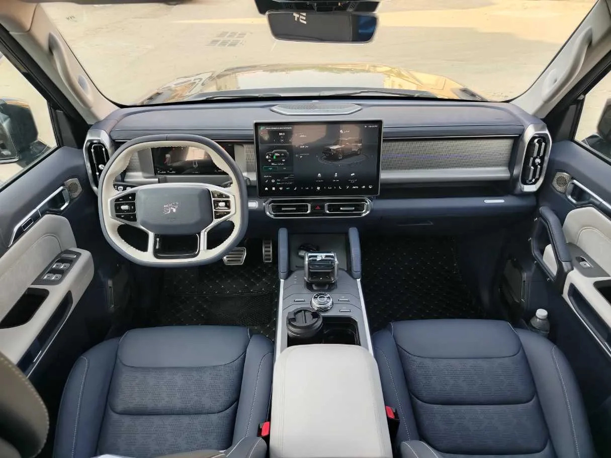 Car image 19