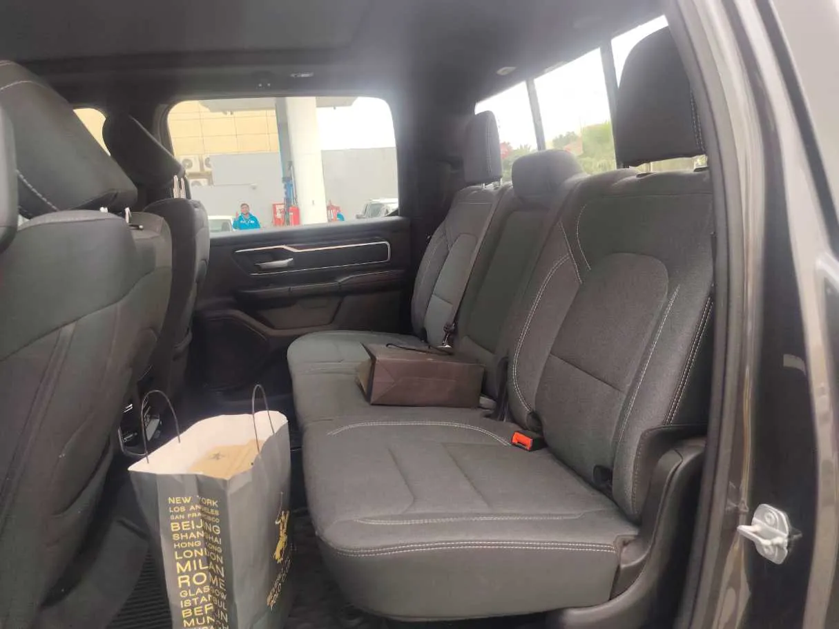 Car image 16