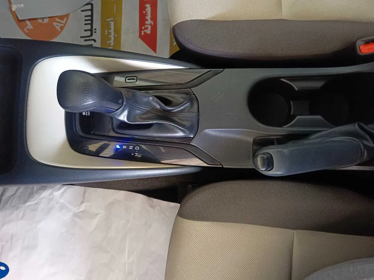 Car image 14