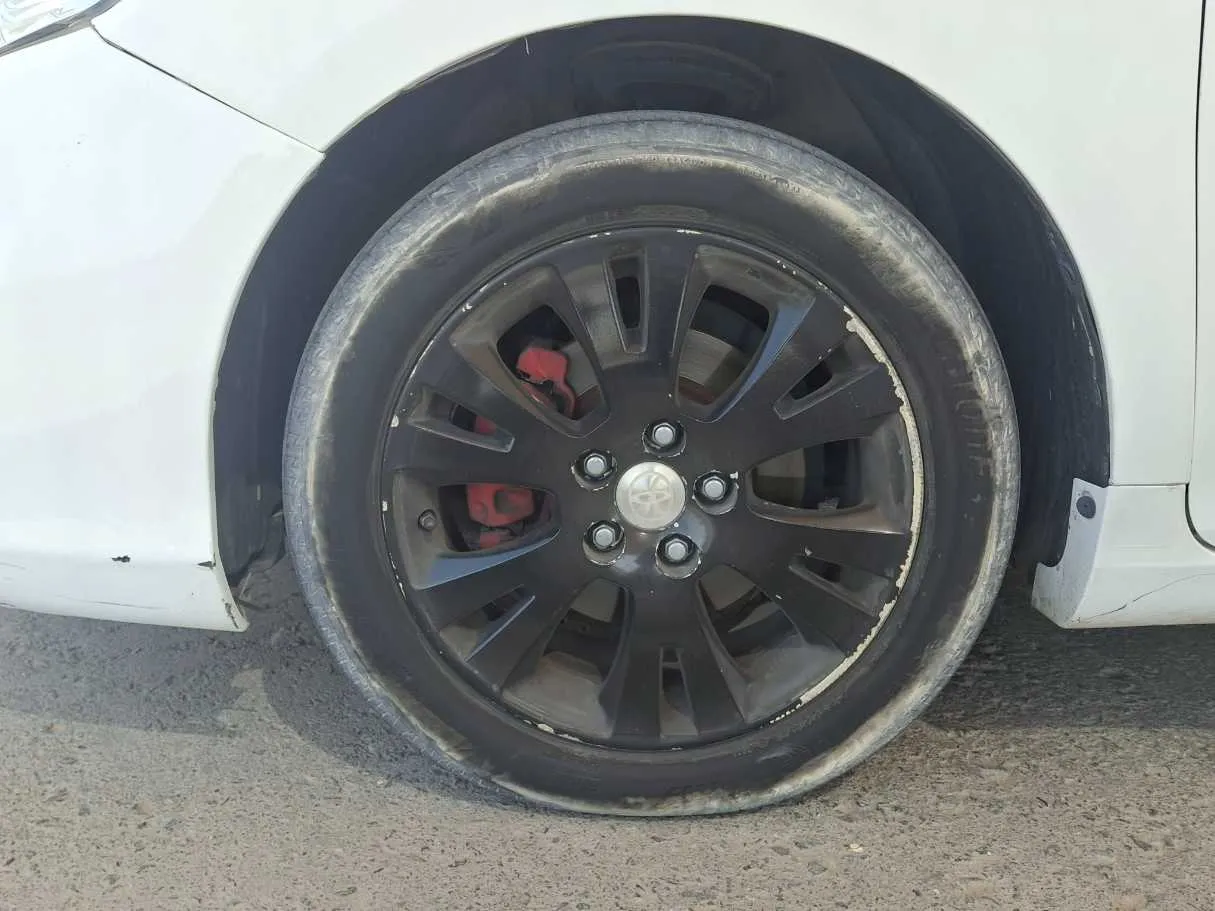 Car image 9