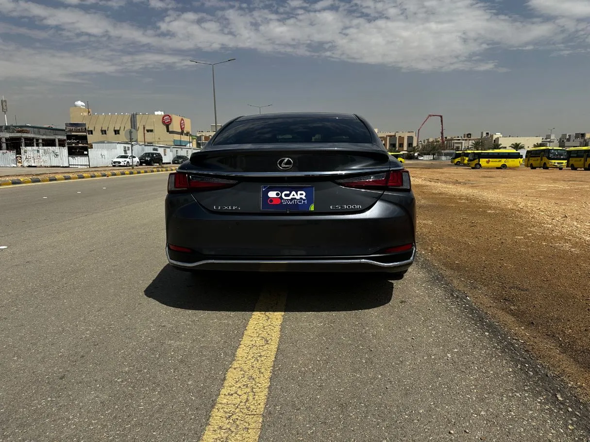 Car image 6