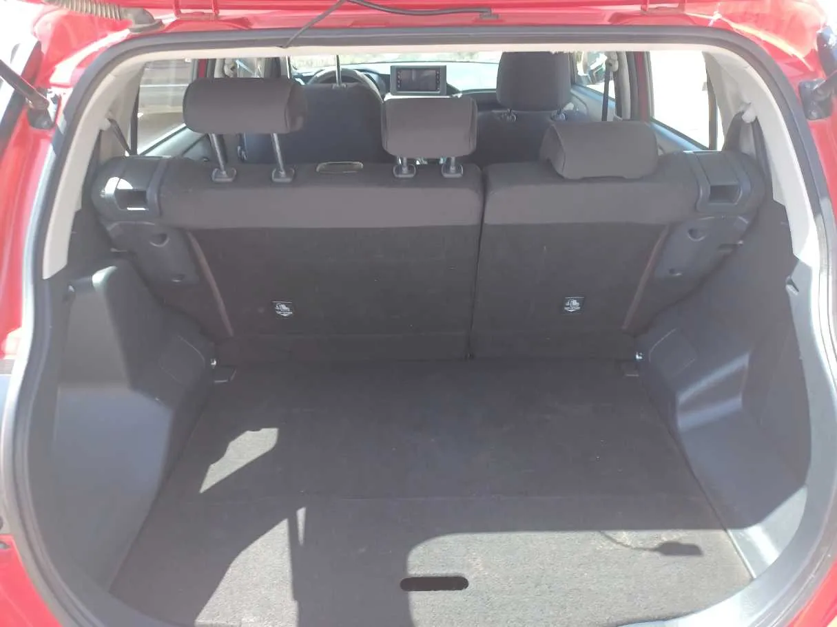 Car image 19