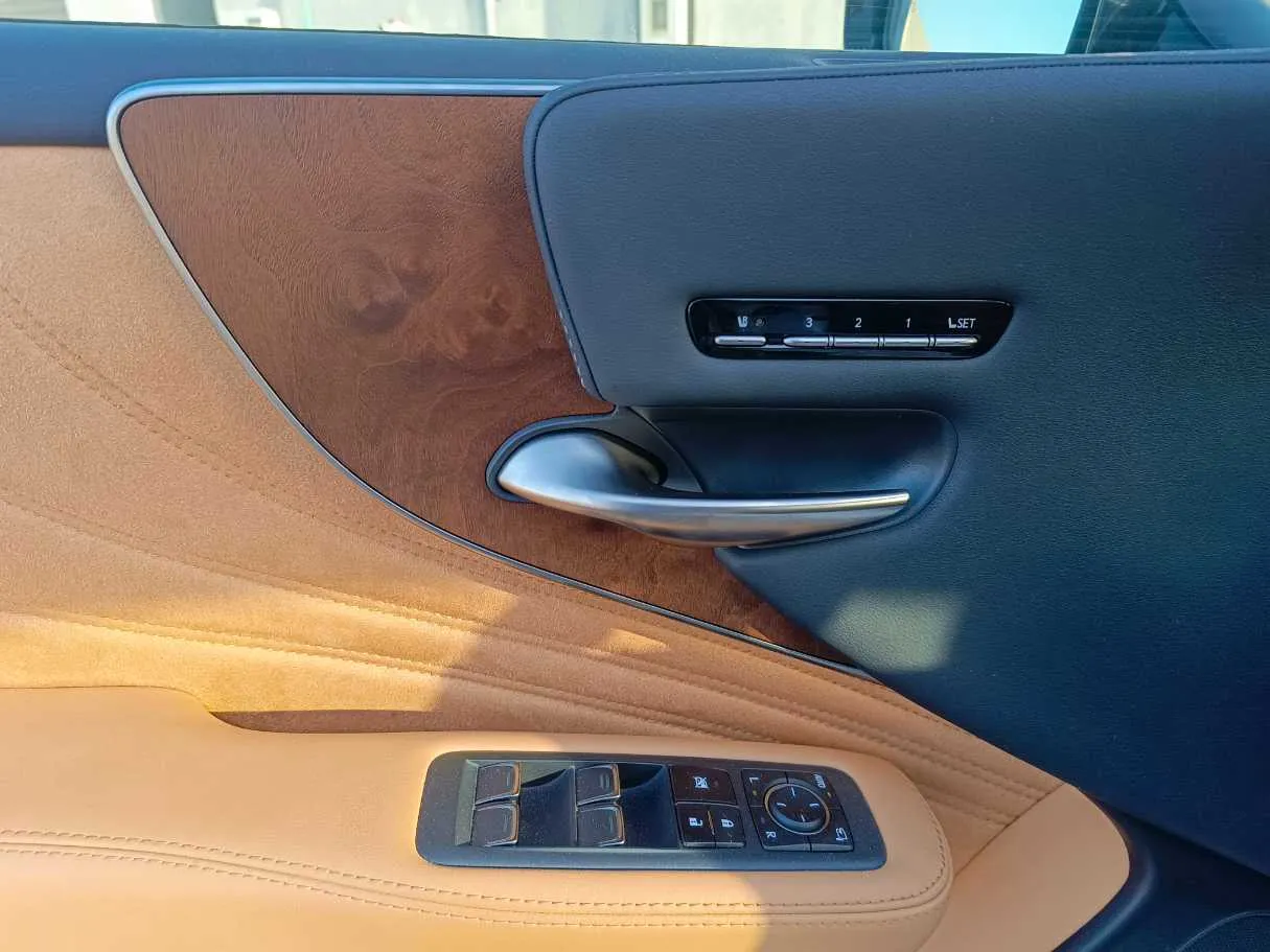 Car image 37