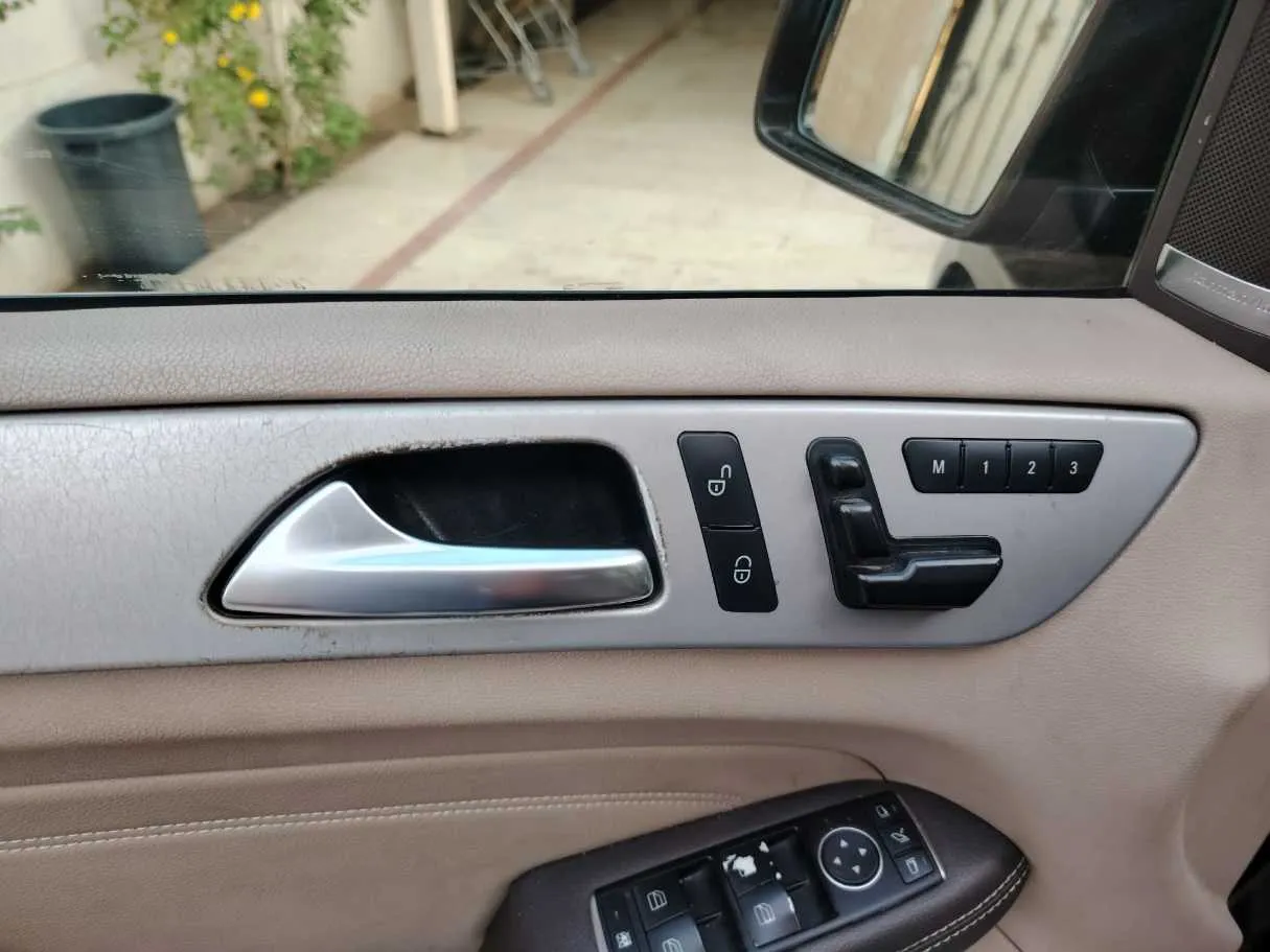 Car image 44