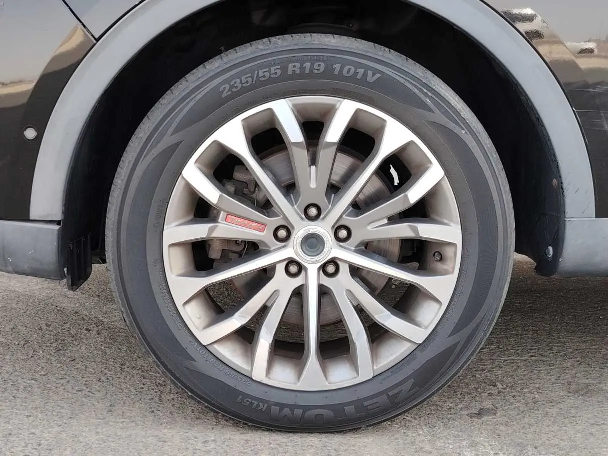 Car image 10