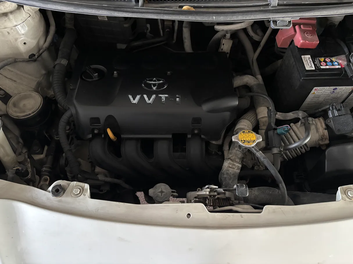 Car image 8