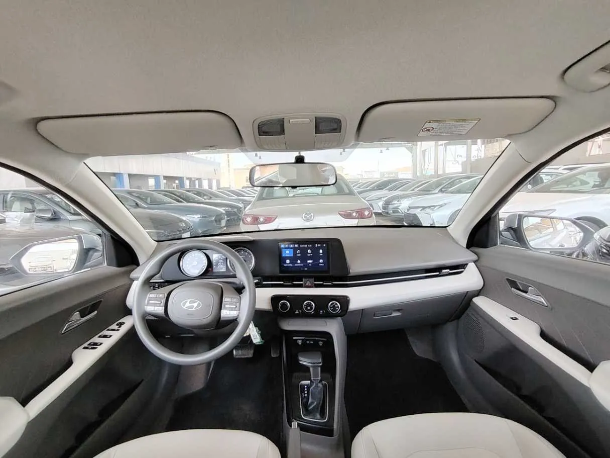 Car image 18