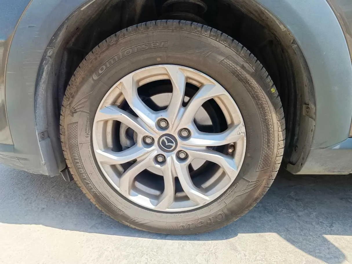 Car image 10