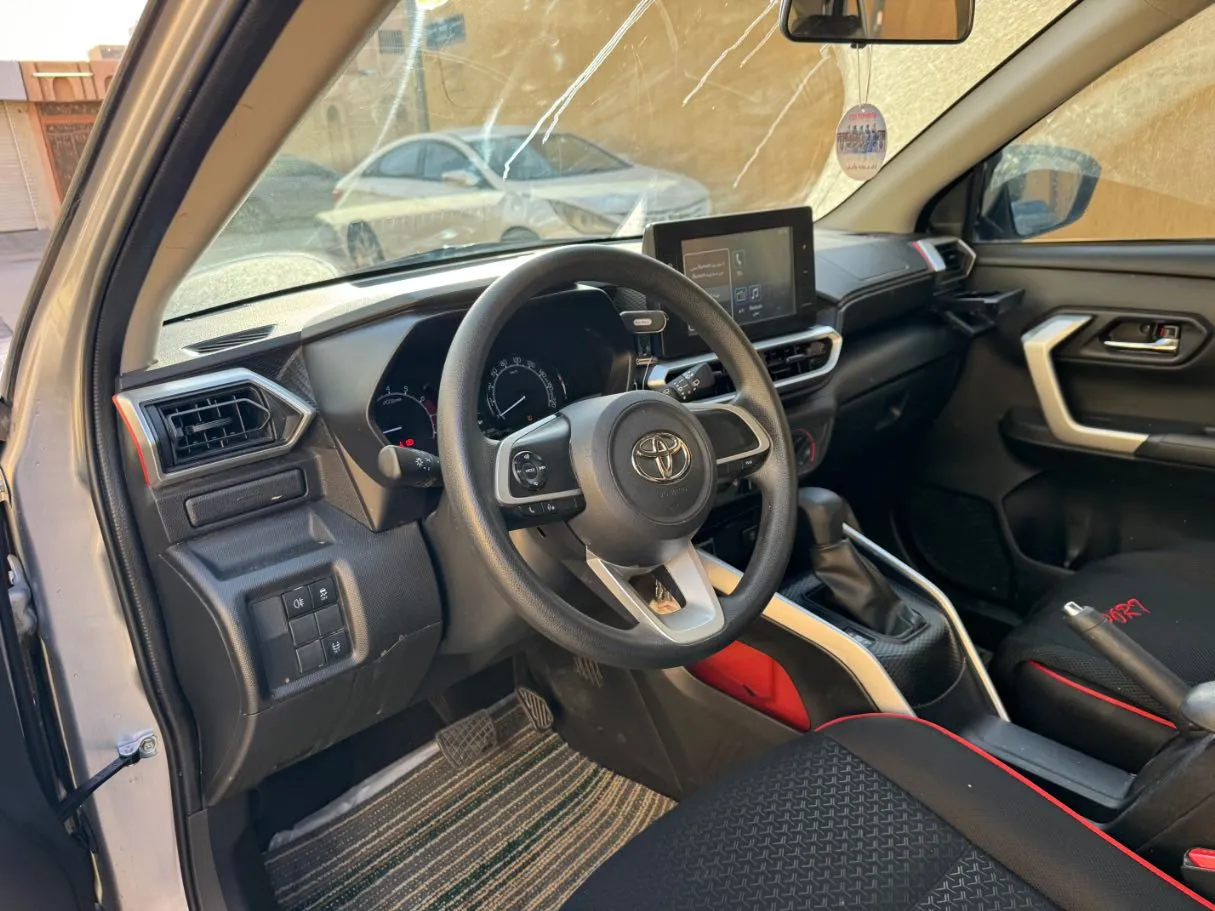 Car image 12