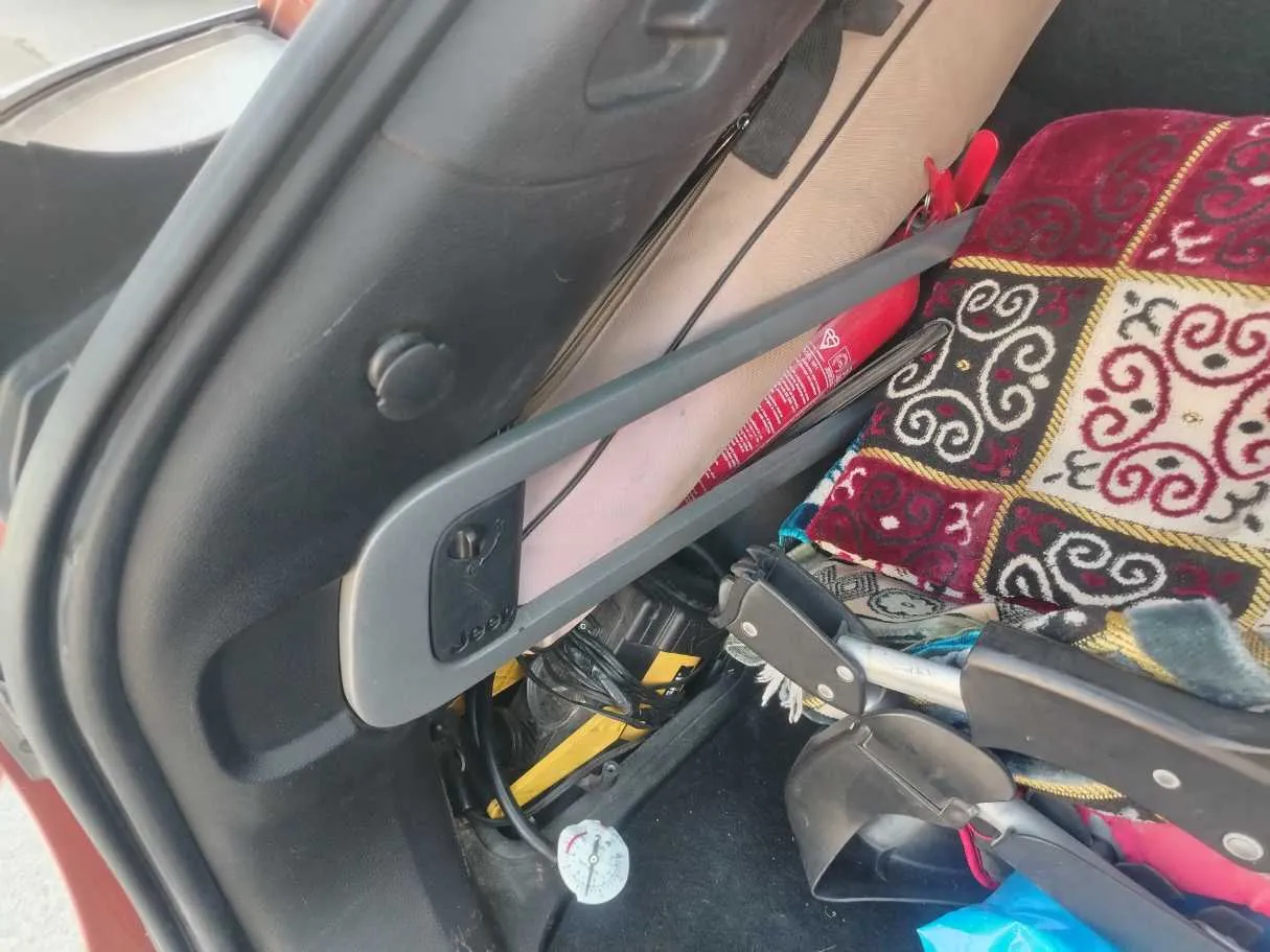 Car image 37