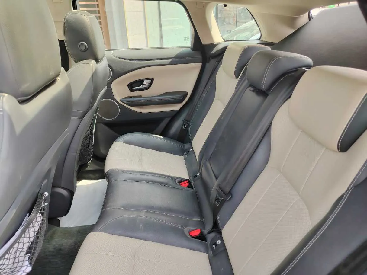 Car image 18