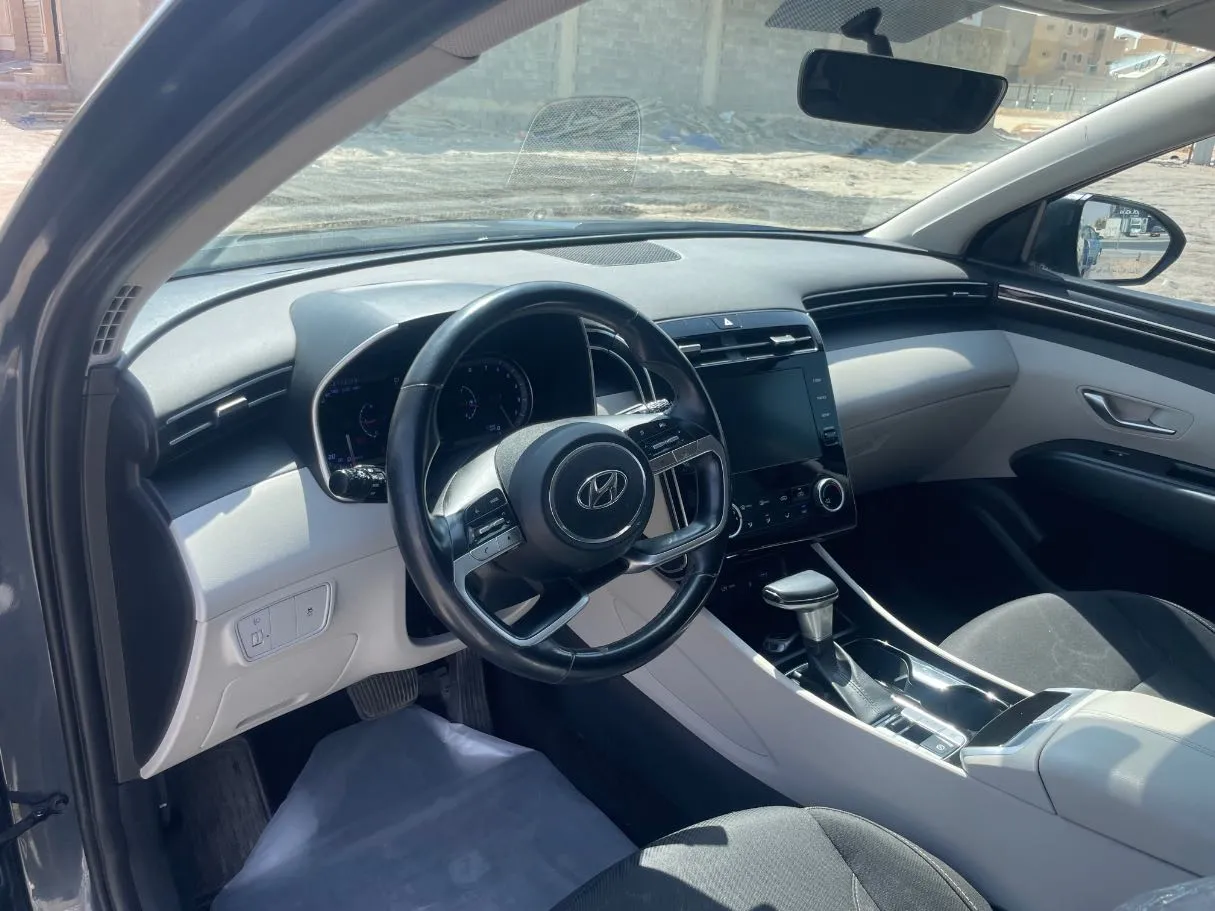 Car image 11