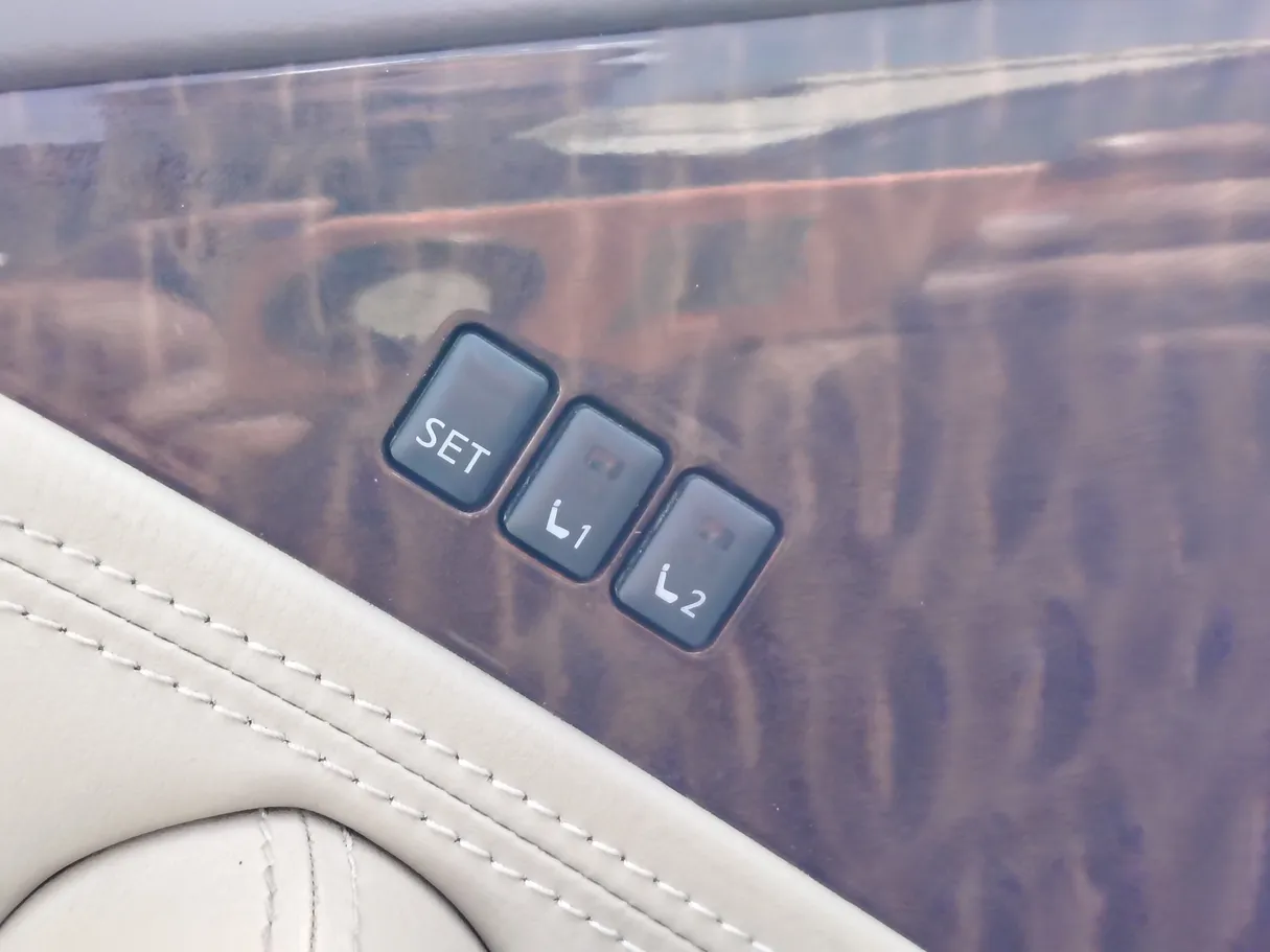 Car image 34