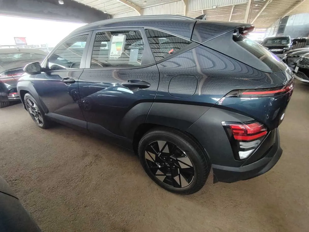 Car image 8
