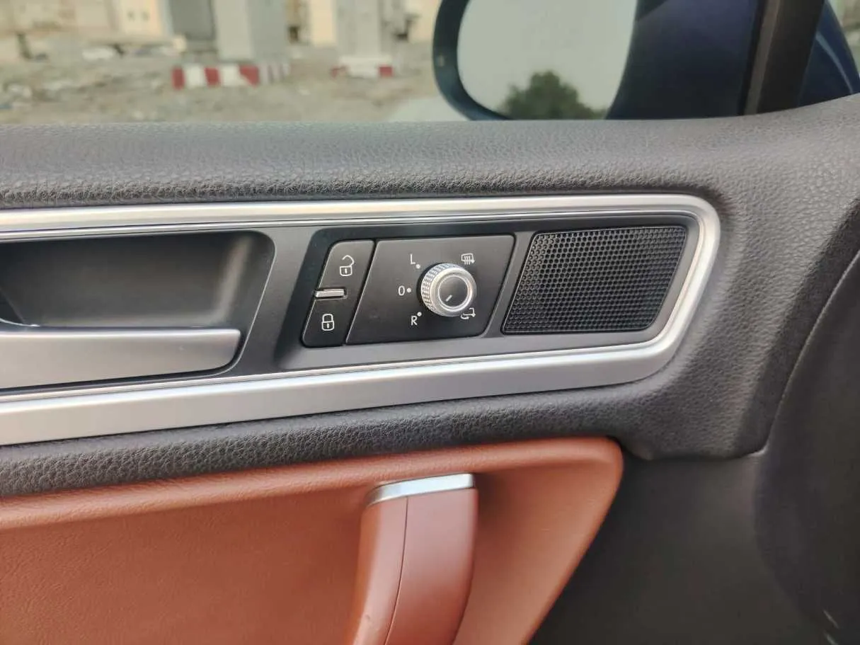 Car image 43