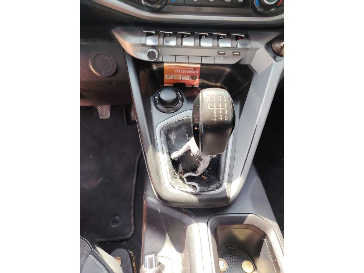 Car image 20