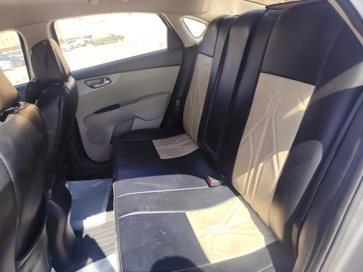 Car image 16