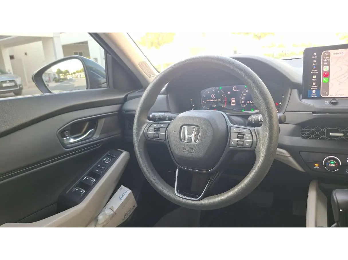 Car image 17