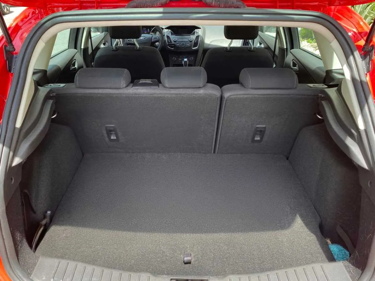 Car image 19