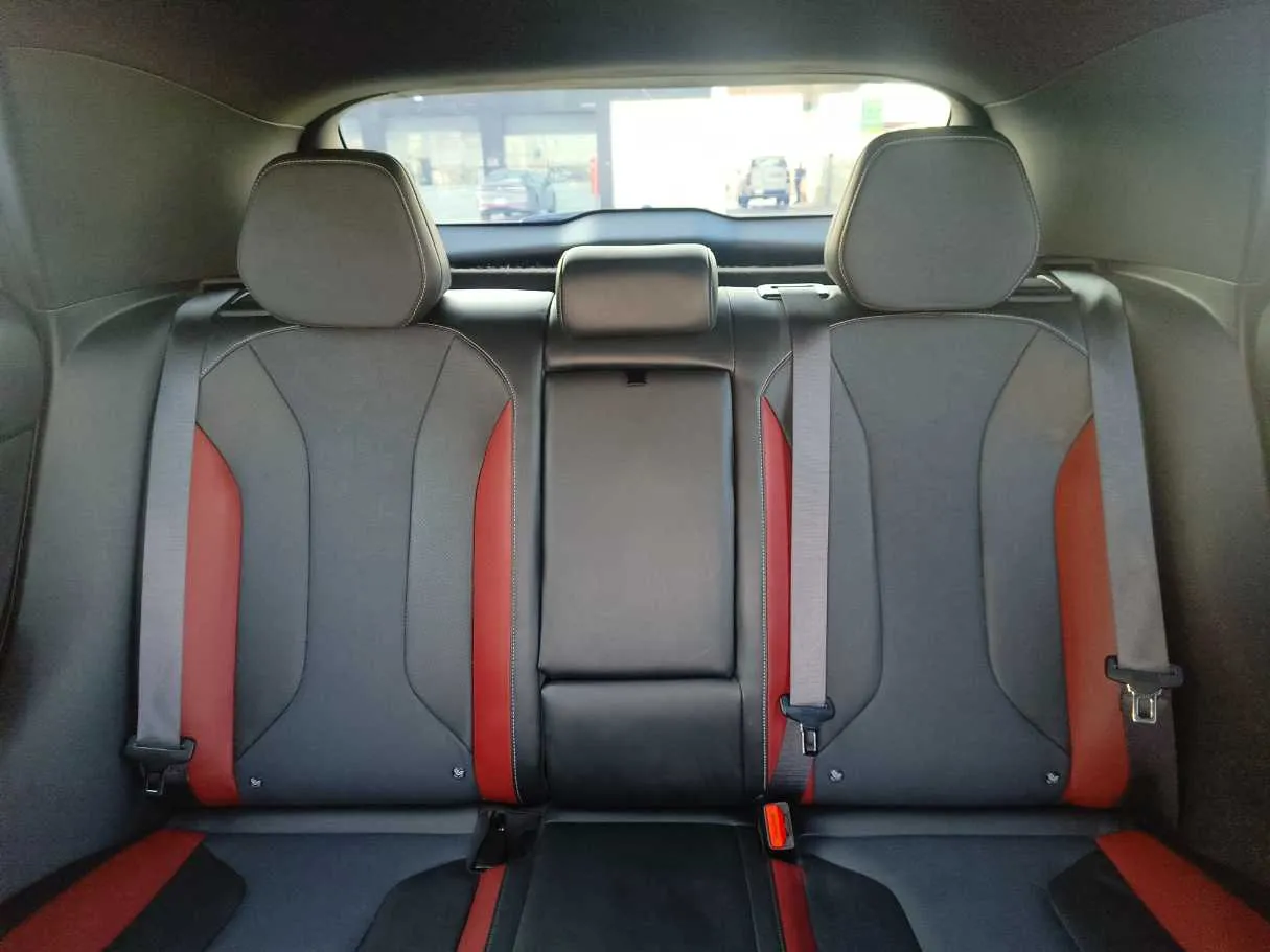 Car image 18