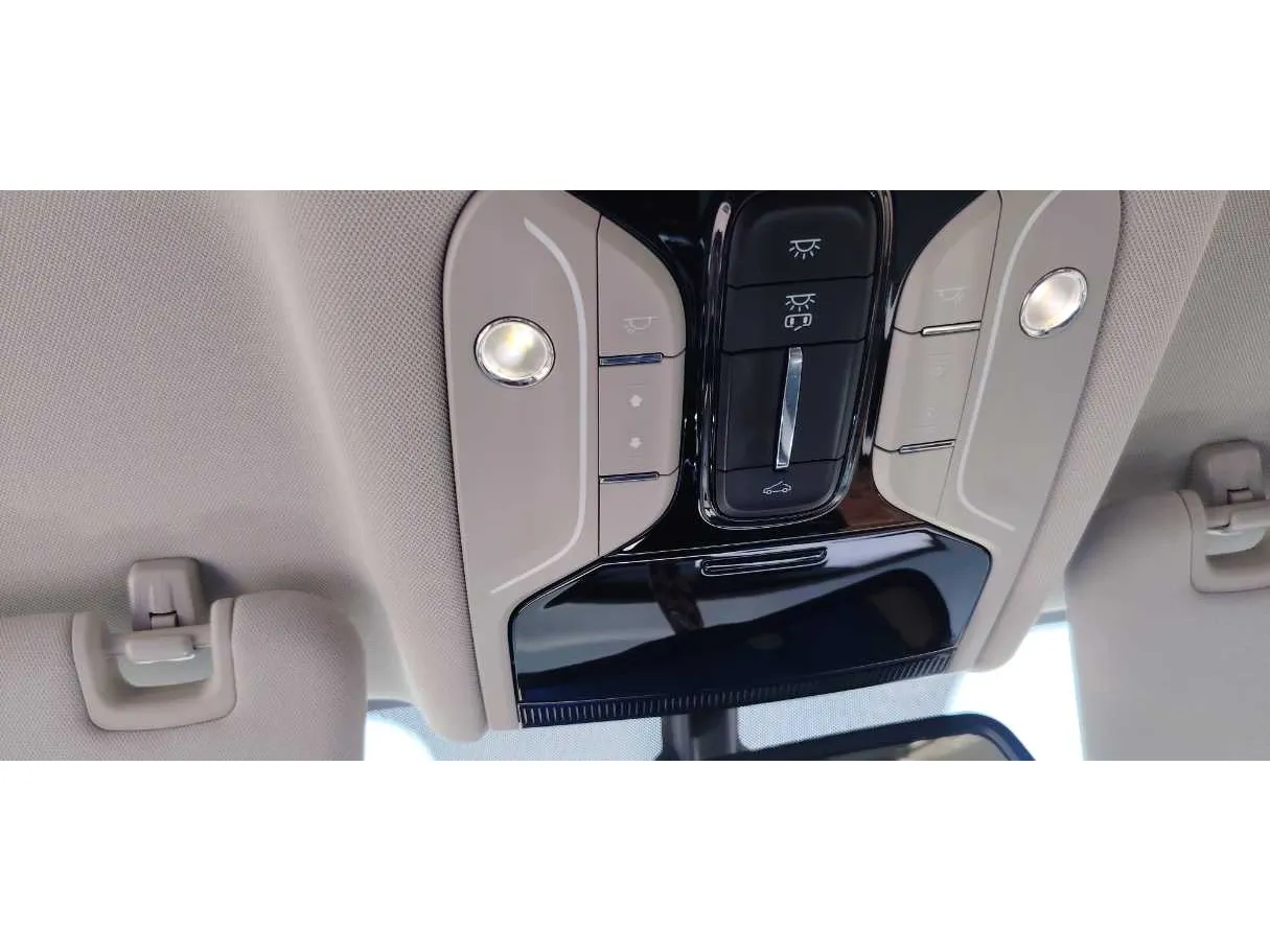 Car image 30
