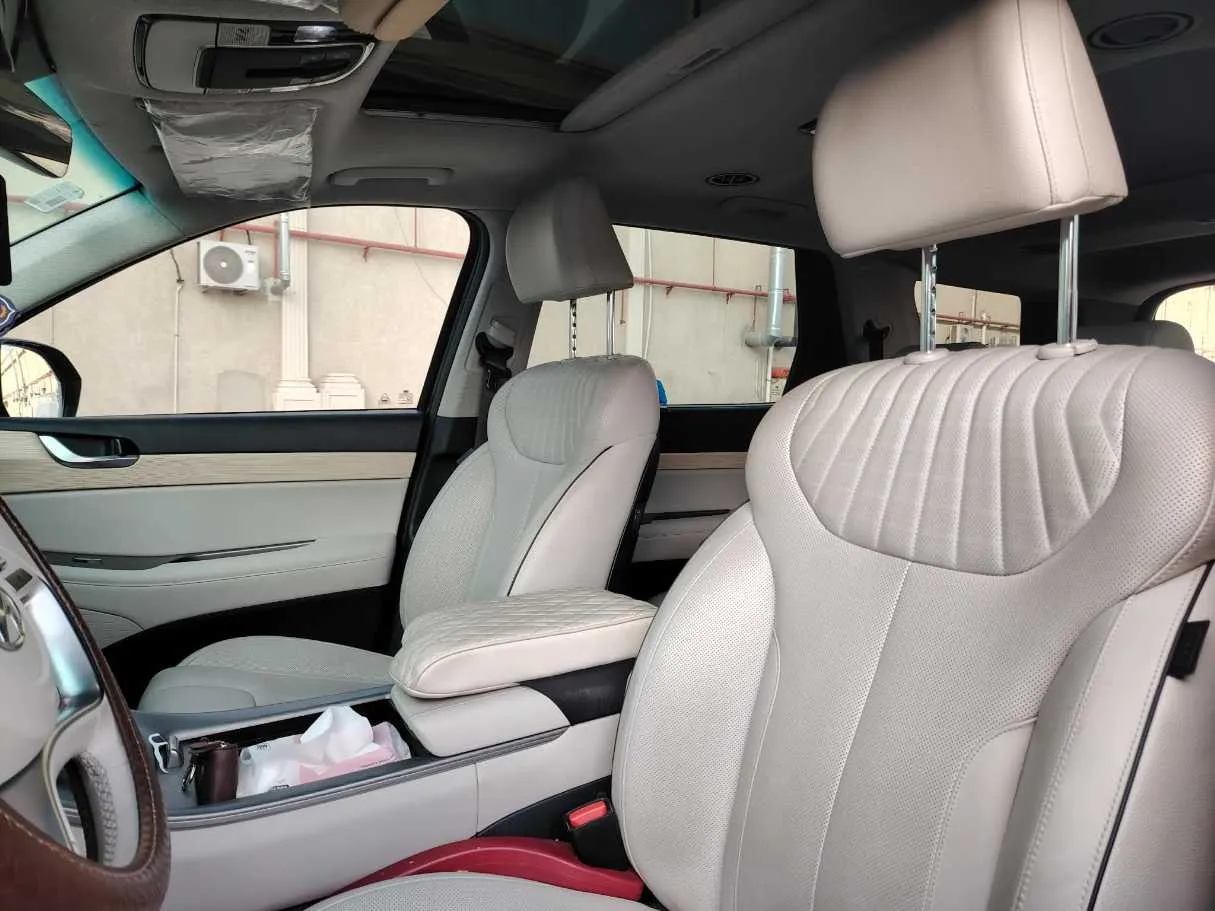 Car image 13