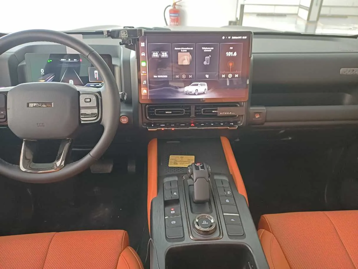 Car image 18