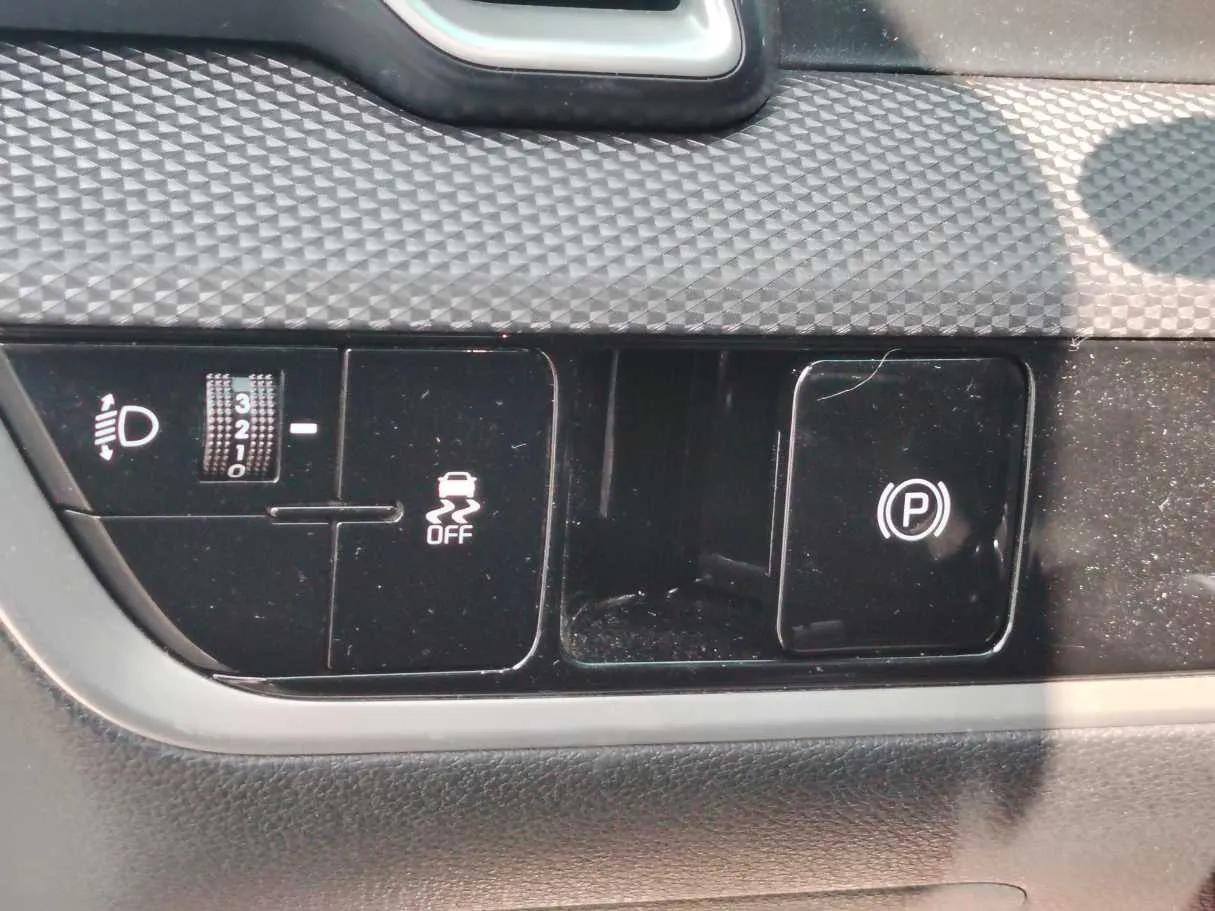 Car image 34