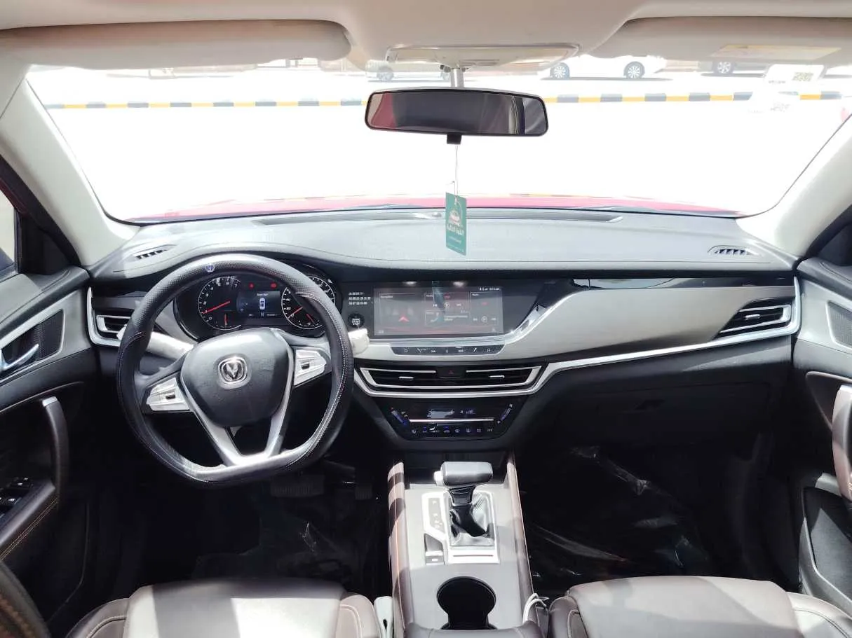 Car image 18