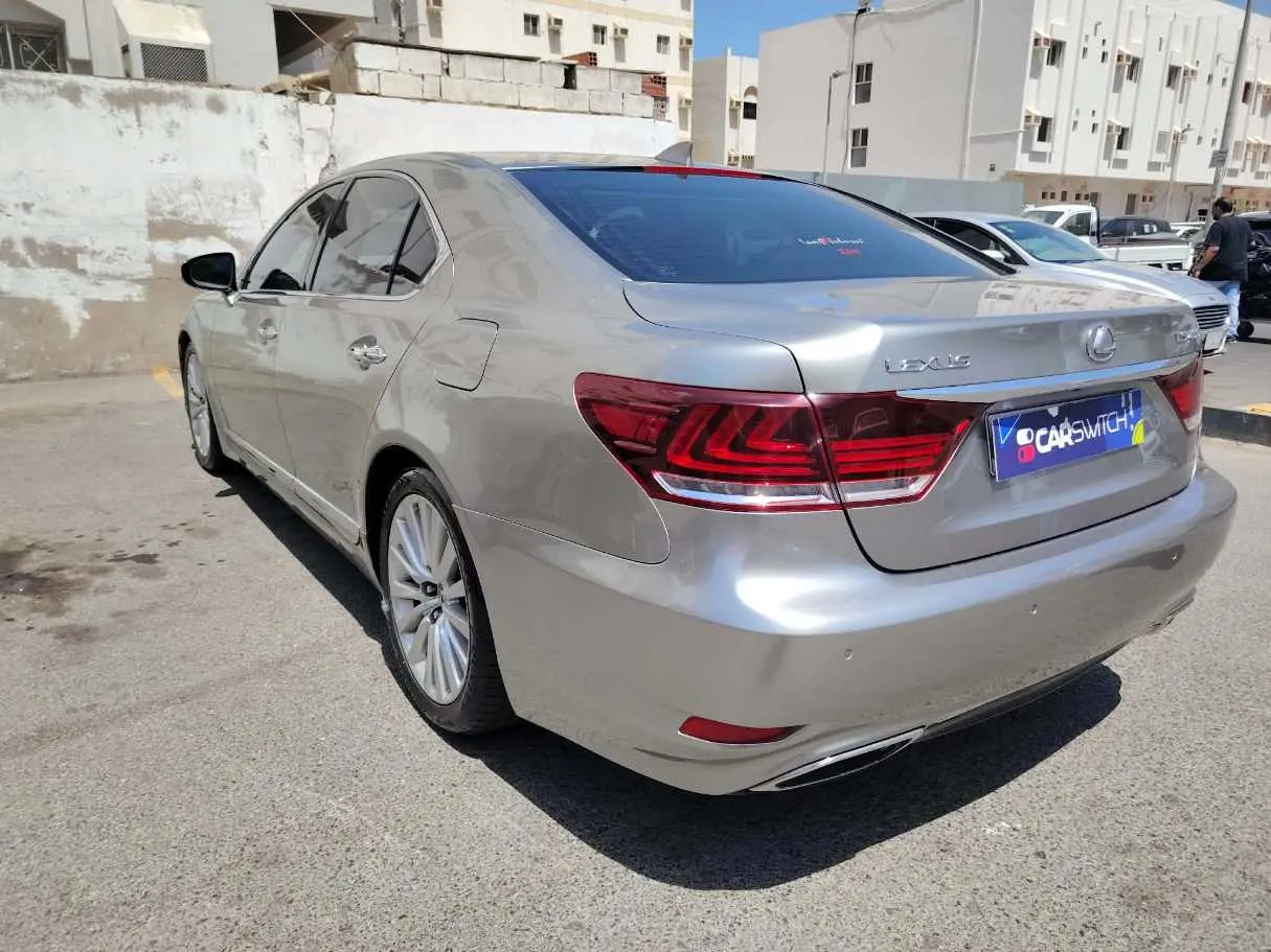 Car image 7