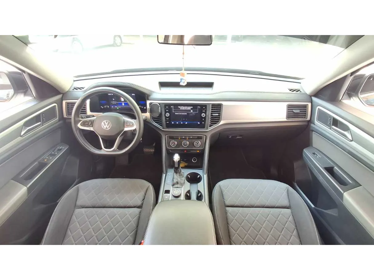 Car image 20