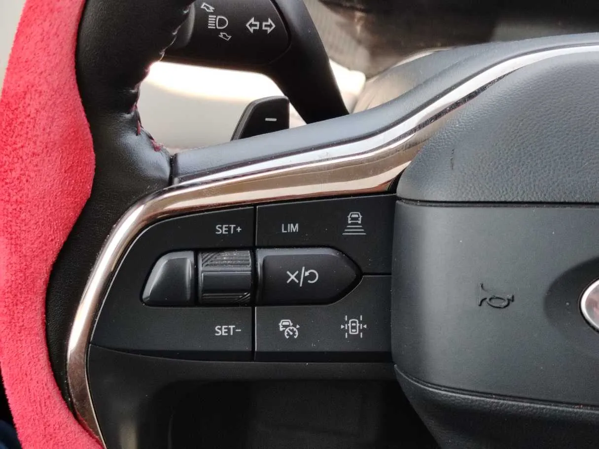 Car image 26