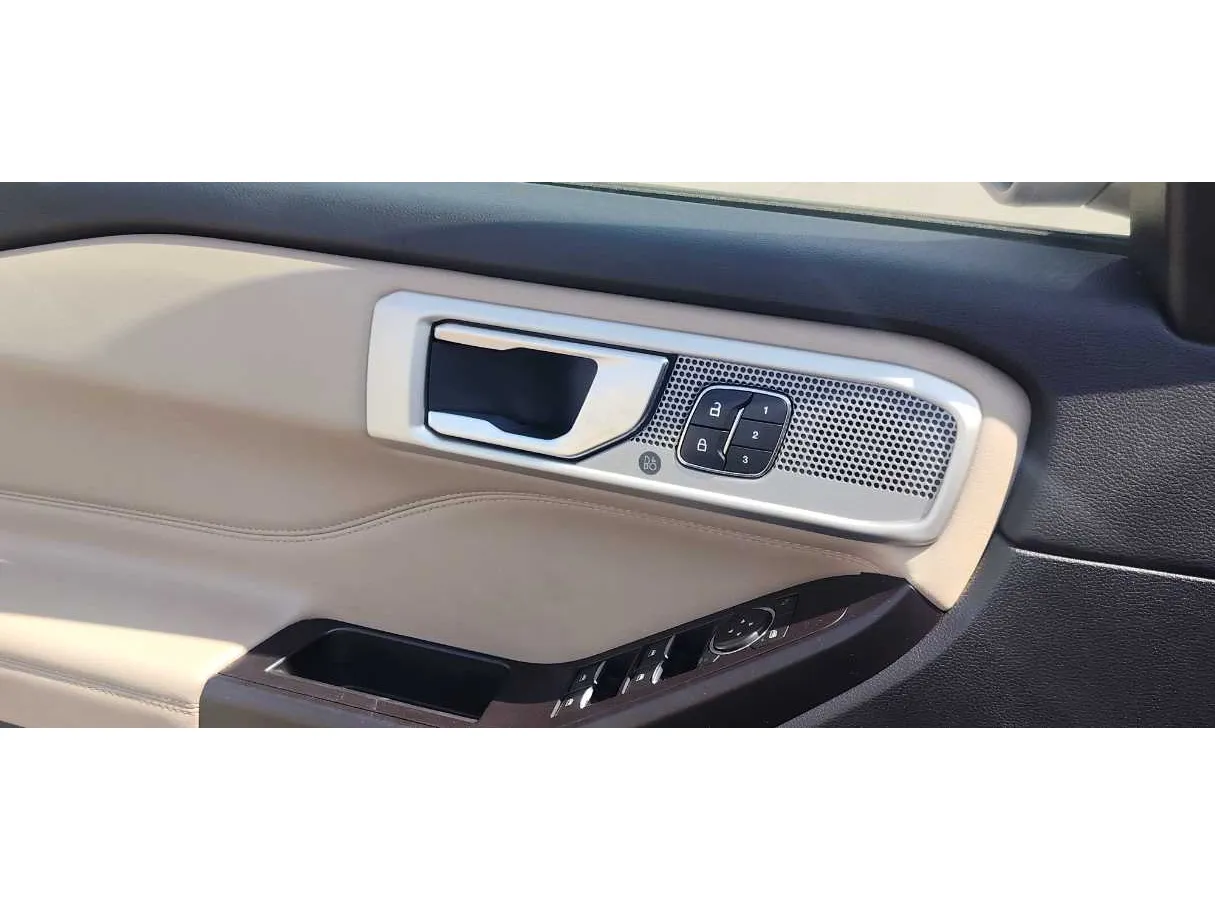 Car image 28