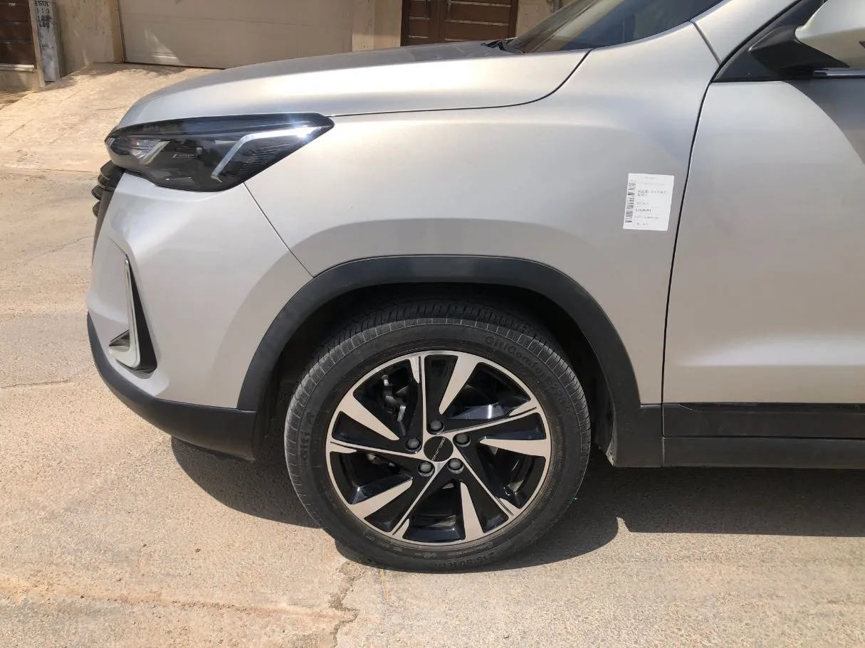 Car image 9