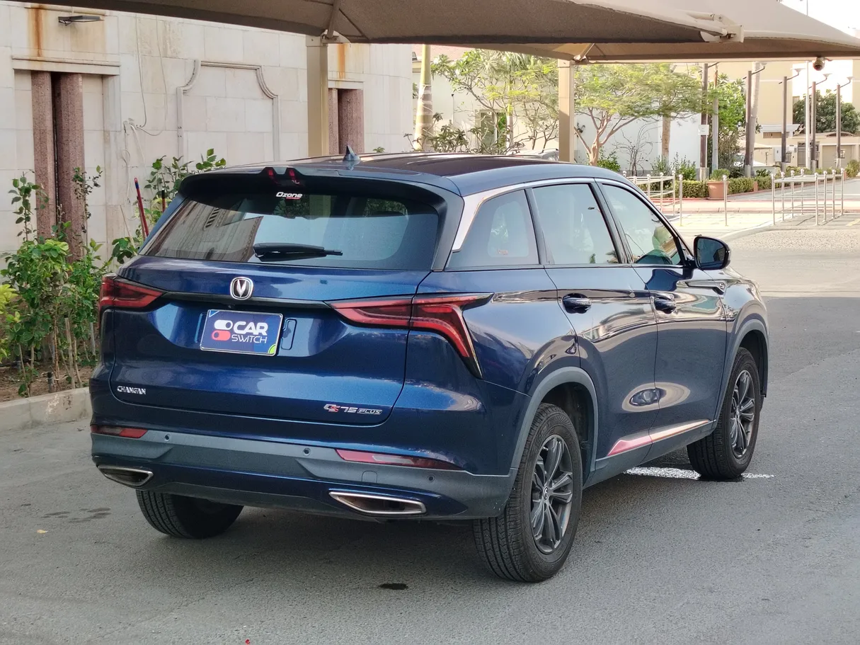 Car image 5