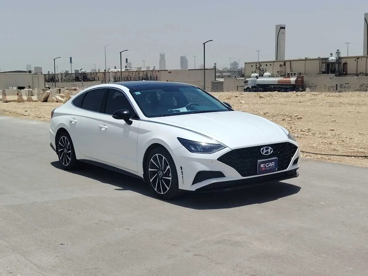 Car image 3