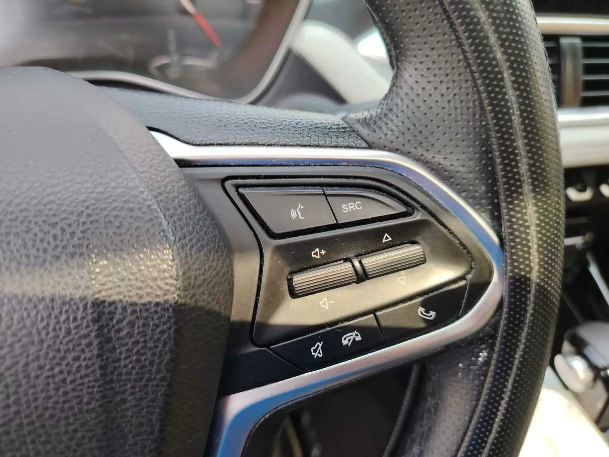 Car image 34
